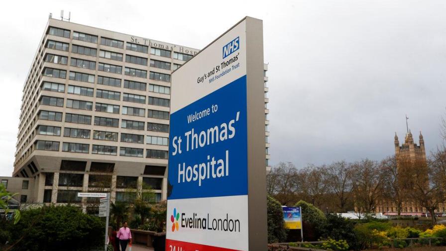 Boris Johnson está animado pese a su hospitalización por COVID-19