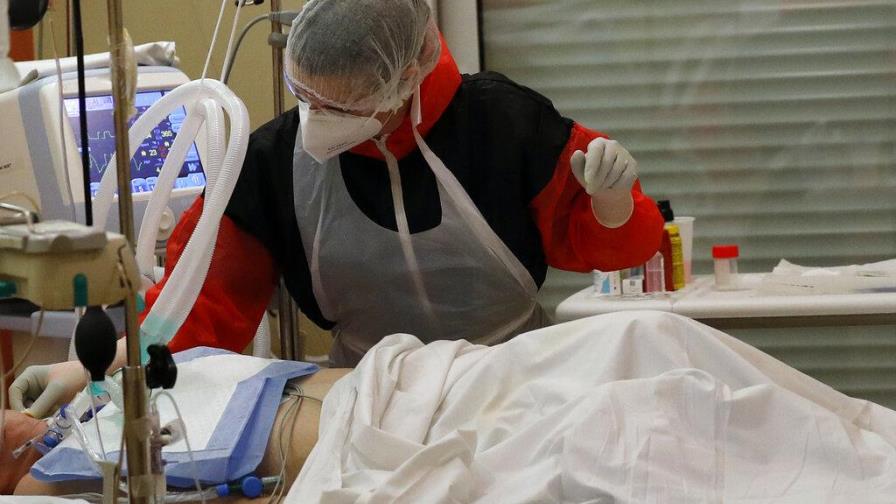 El número de muertes por la COVID-19 en Francia alcanza las 13,832