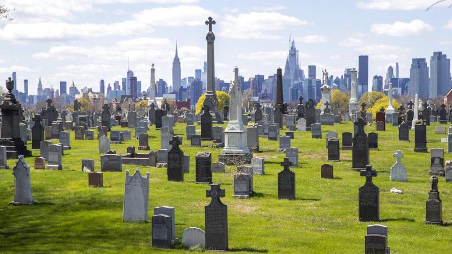 Nueva York, foco mundial del virus, ve esperanza en estabilización de muertes