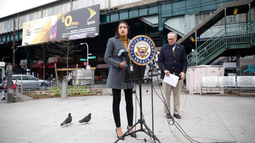 La congresista Alexandria Ocasio-Cortez envía 16.000 mascarillas N95 a Nueva York