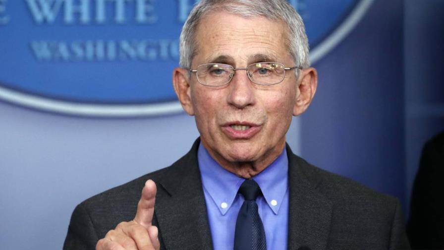 Asesor médico de la Casa Blanca dice que no se necesitan más cierres generalizados en EEUU