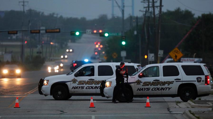 Sujeto armado mata a policía y hiere a dos más en Texas
