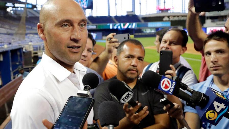 Jeter, CEO de Marlins, renuncia a su salario de cinco millones de dólares