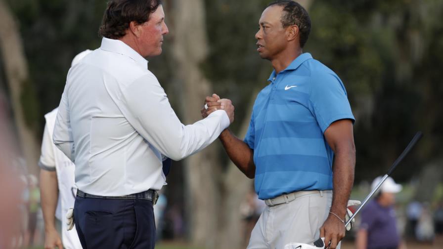 Duelo Woods y Mickelson, en duplas con Manning y Brady