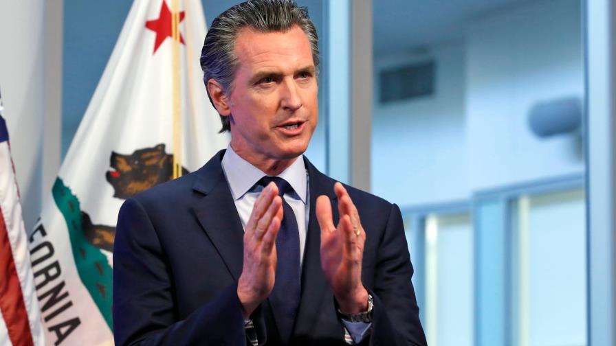 “Ejemplo de qué no hacer”: gobernador de California critica playas llenas en pandemia