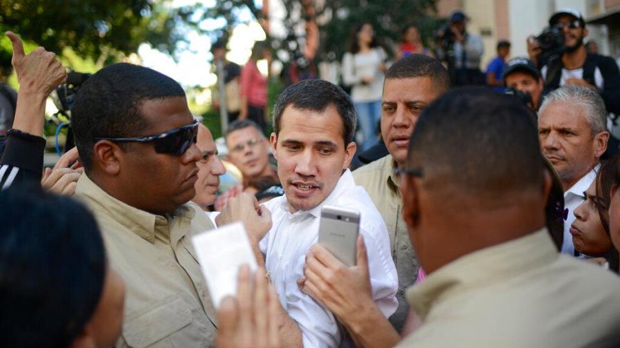 Fiscalía de Venezuela acusa a Guaidó de contratar mercenarios para invasión por mar