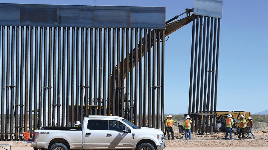 Orden de Trump de pintar el muro costaría 500 millones de dólares más