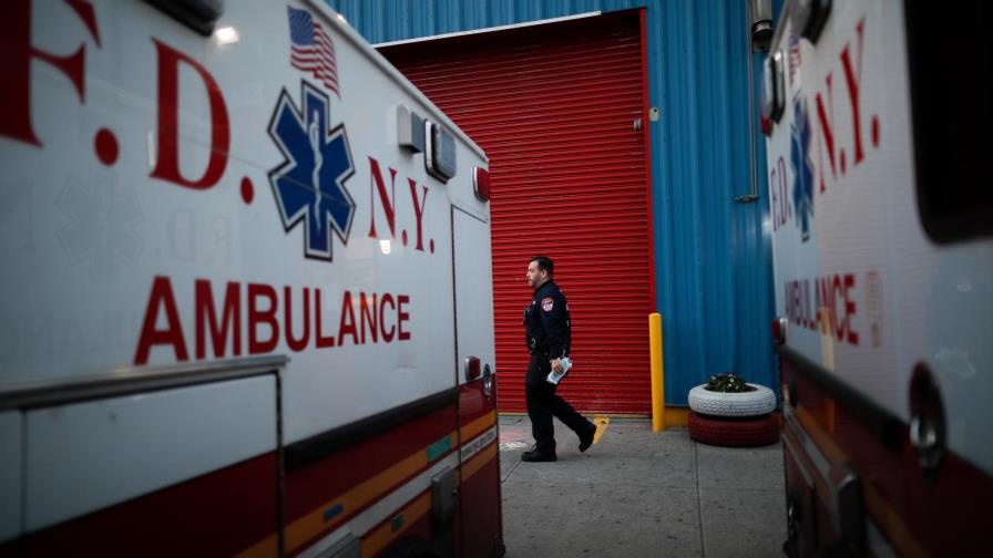 Encuentran en NY decenas cadáveres en descomposición en camiones mudanza