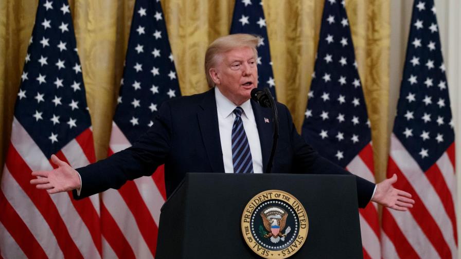 Trump amenaza a China con aranceles y dice que el virus se creó en Wuhan