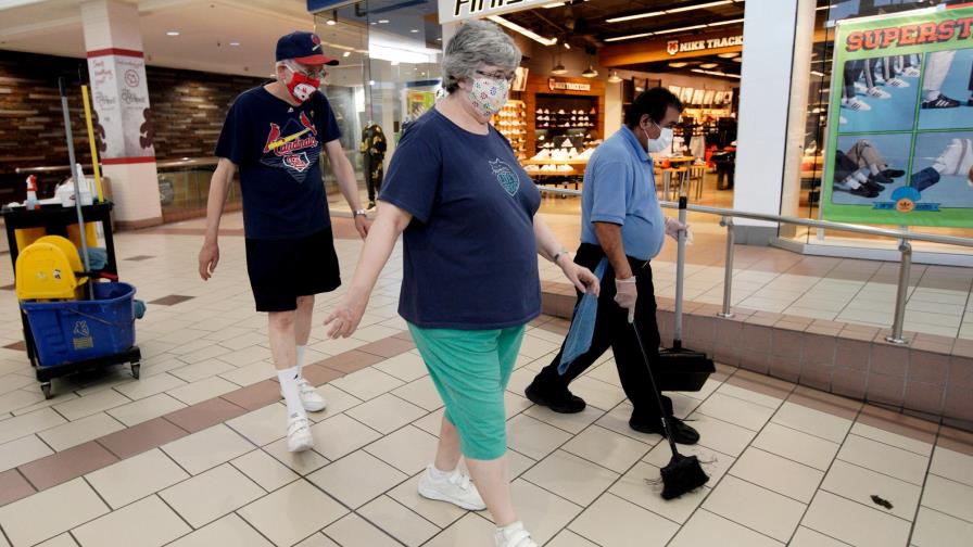 Coronavirus vuelve a dejar menos de 900 muertos en 24 horas en EEUU