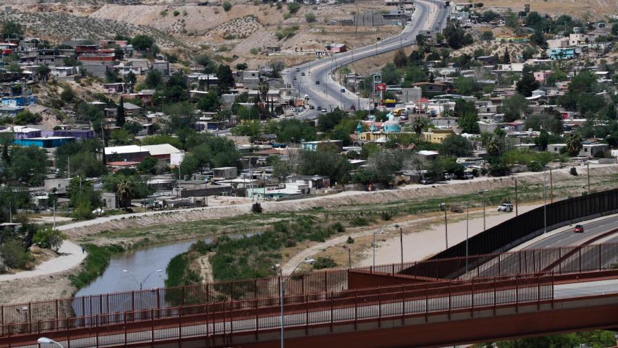 Ambientalistas denuncian el muro de Trump como amenaza para los jaguares Ambientalistas denuncian el muro de Trump como amenaza para los jaguares