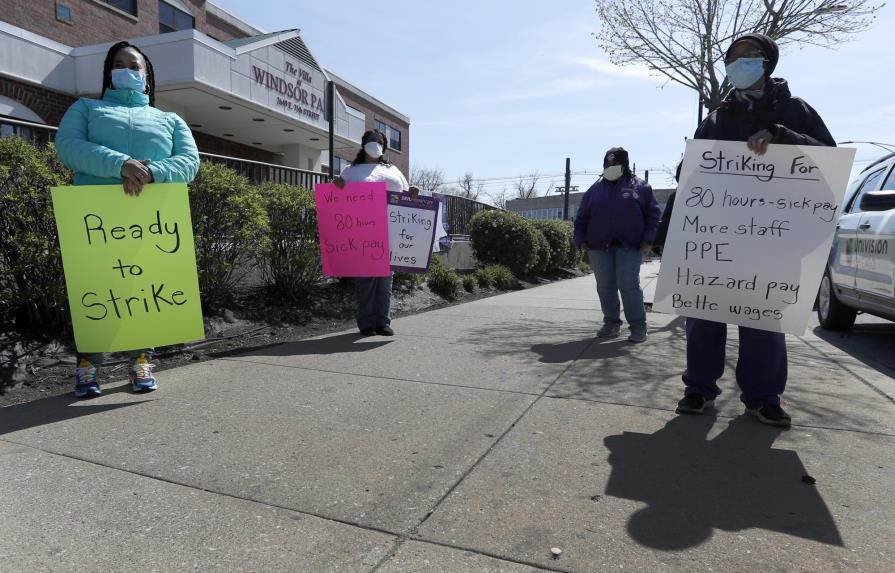 Evitan huelga de personal de hogares de ancianos en Illinois
