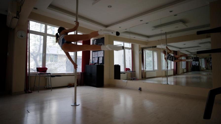 Clases de pole dancing por internet en medio de pandemia