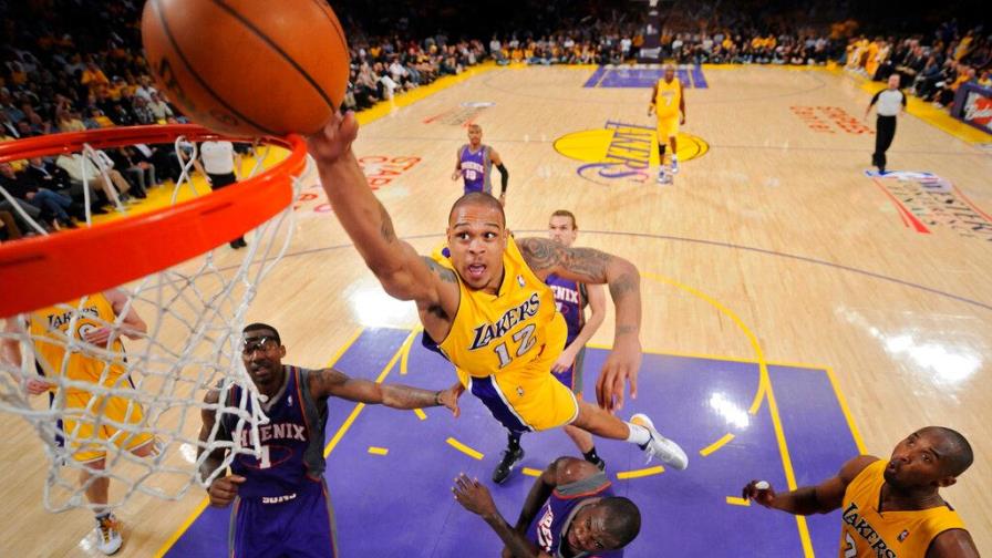 Arrestan a Brown, ex base de los Lakers, por disparar contra dos personas
