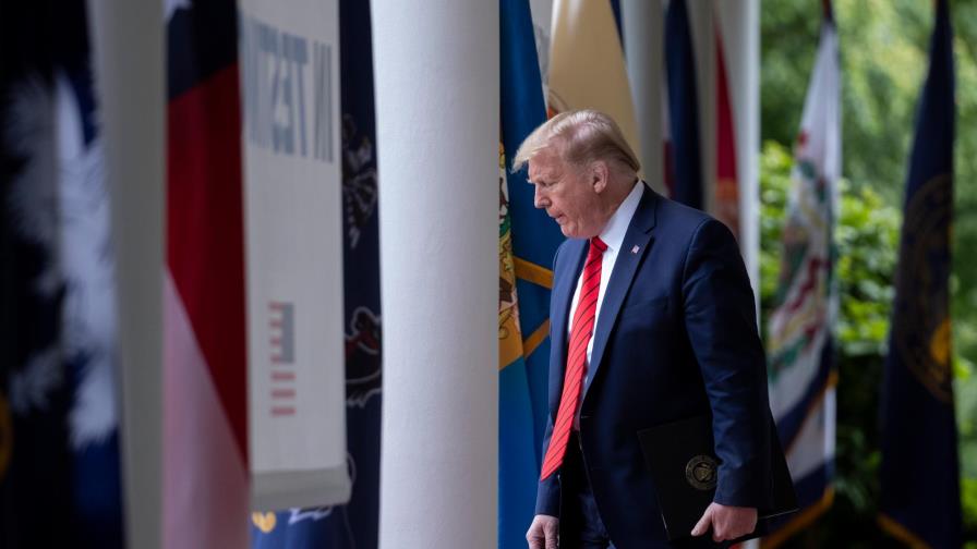 Trump desestima preocupación por la propagación de virus en la Casa Blanca