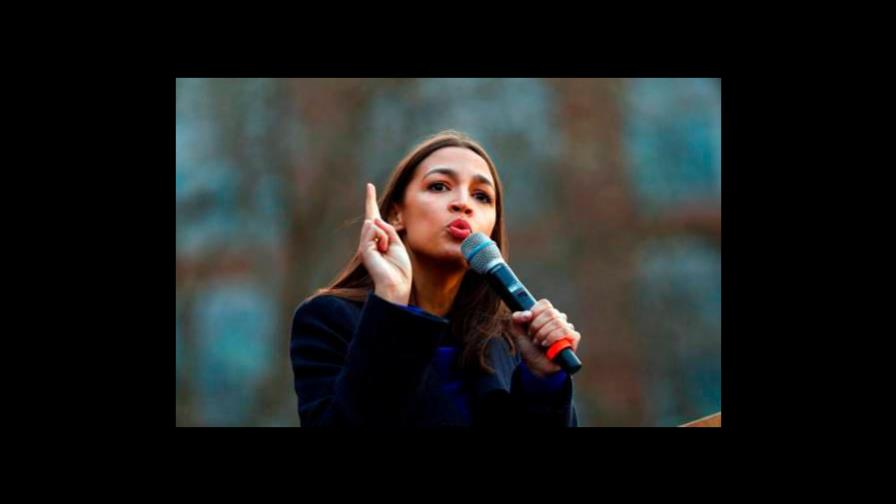 Congresista Ocasio-Cortez califica de farsa órdenes de Trump sobre ayudas Congresista Ocasio-Cortez califica de farsa órdenes de Trump sobre ayudas