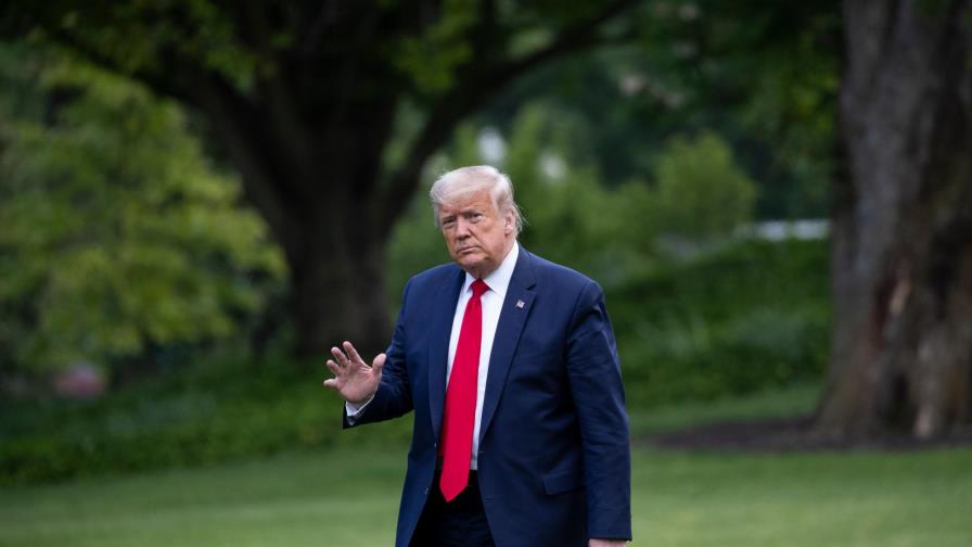 Trump insinúa que podría ser presidente durante 9 o 13 años más