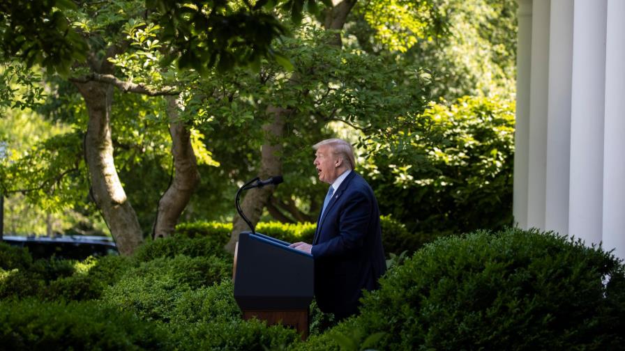 Trump cree en una vacuna en pocos meses, mientras Europa sale a tomar el aire