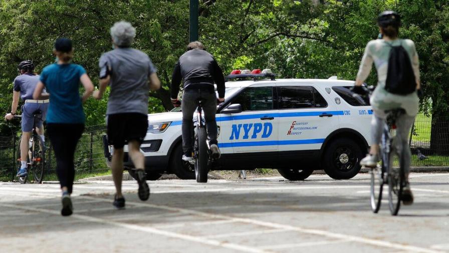 Policía de Nueva York dispersa a unos 60 niños de escuela judía ultraortodoxa Policía de Nueva York dispersa a unos 60 niños de escuela judía ultraortodoxa