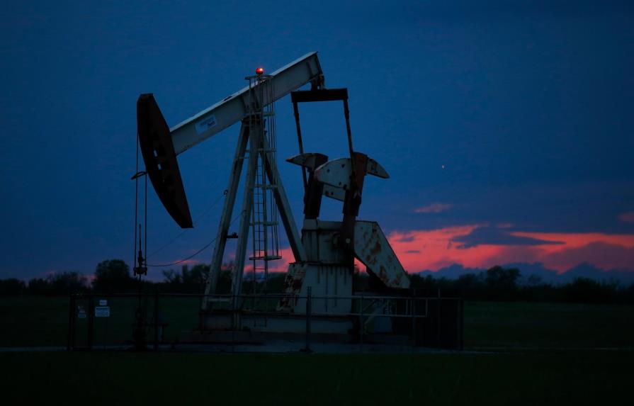 Petróleo de Texas baja 0,88 % pero se mantiene por encima de los 40 dólares
