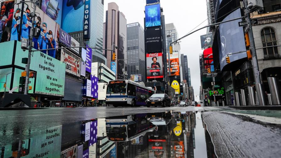Un apagón en Times Square denuncia la precariedad de la hostelería en EE.UU