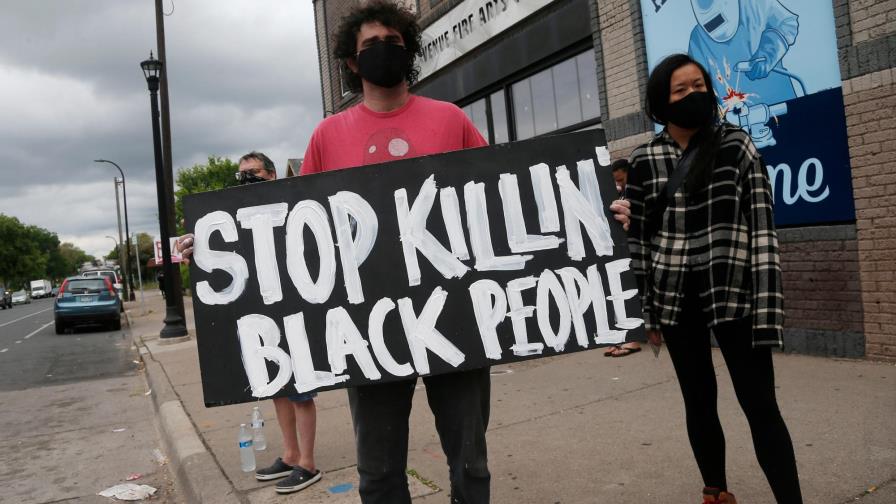 Expulsan a cuatro policías por la muerte de un afroamericano al ser detenido