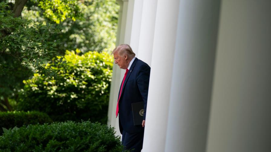 Trump dice que no permitirá a Twitter verificar sus contenidos