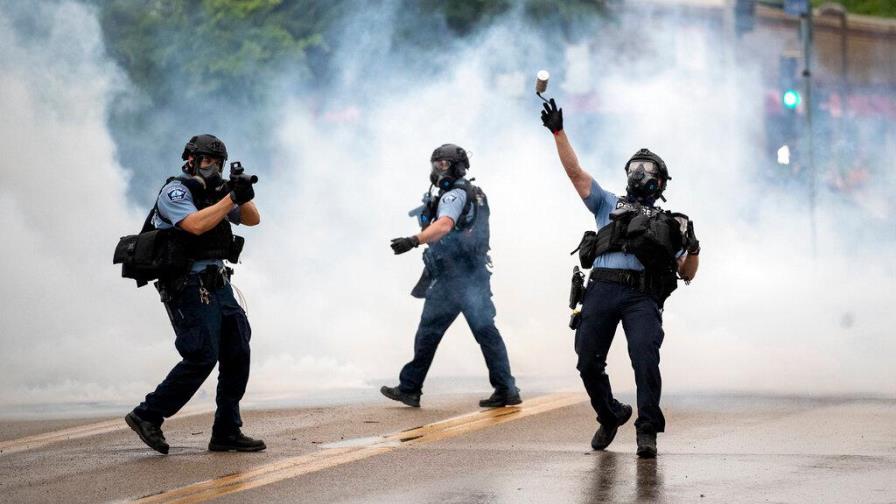 La Policía retoma por la fuerza el control de Mineápolis