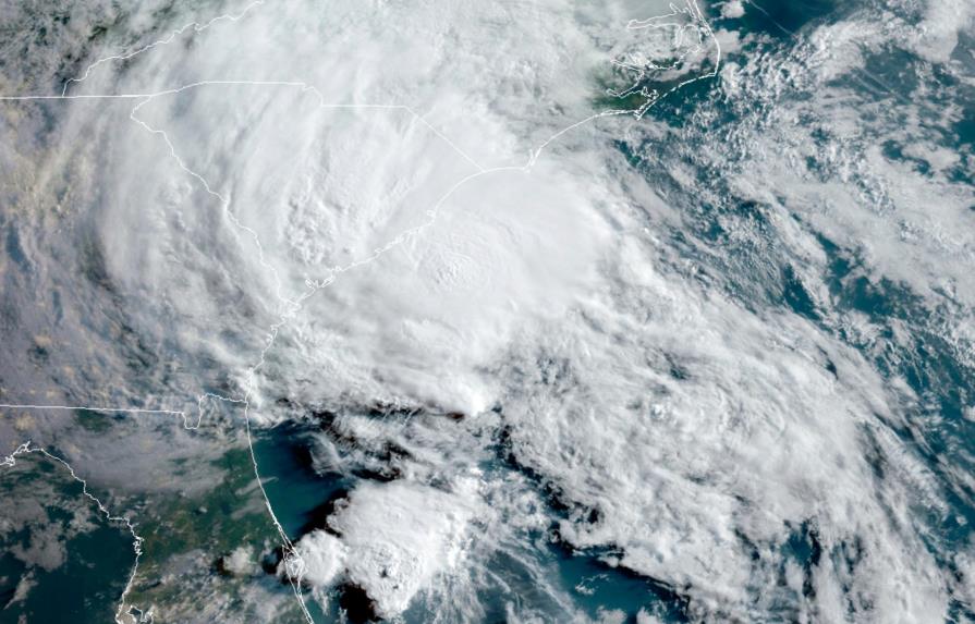La tormenta tropical Bertha toca tierra en la costa de Carolina del Sur