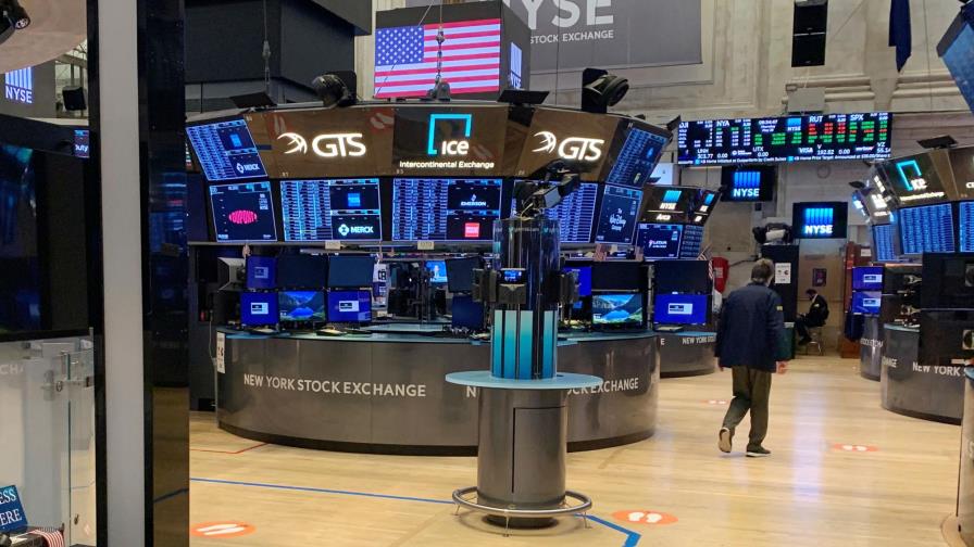 Wall Street termina con modesta ganancia y récords para Dow Jones y S&P 500