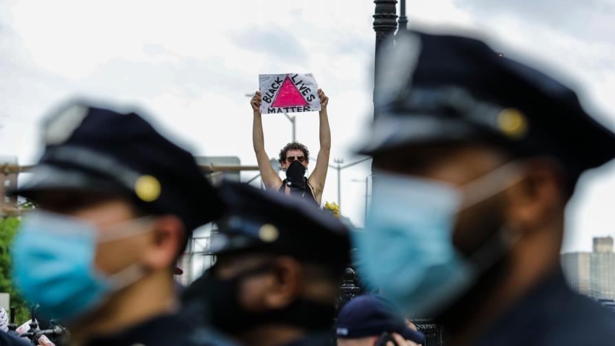 Los neoyorquinos vuelven a la calle para protestar por la muerte de Floyd Los neoyorquinos vuelven a la calle para protestar por la muerte de Floyd