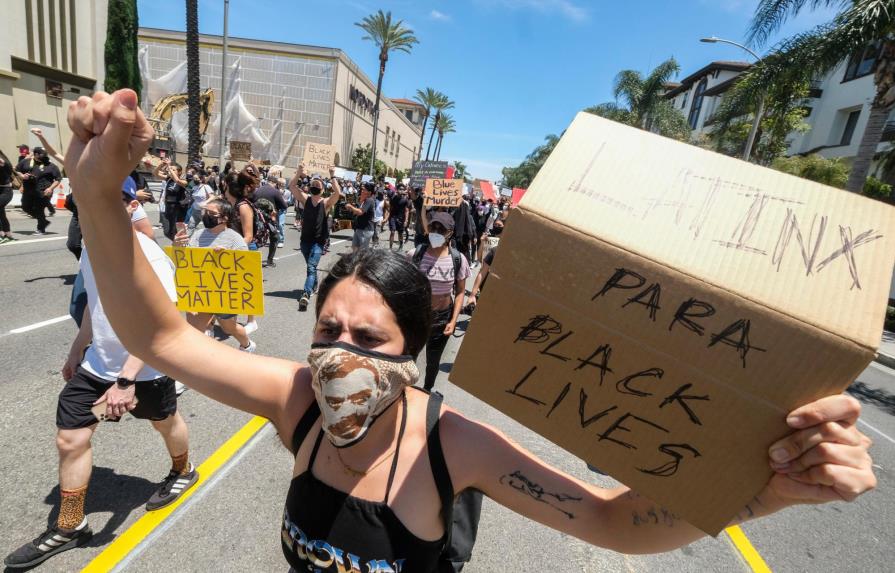 Detenidos en Los Ángeles por protestar durante toque de queda no enfrentarán cargos