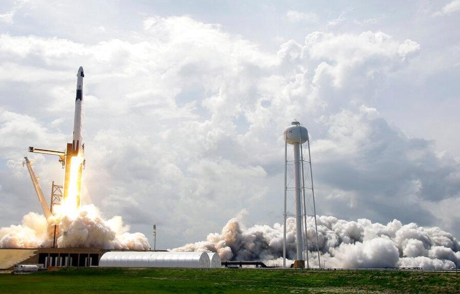 SpaceX y su hazaña en el espacio y otros clics tecnológicos en América