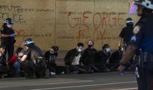 Ciudades de EE.UU. retiran sus toques de queda tras protestas pacíficas