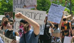 Un siglo de rebelión contra la violencia racista en EE.UU.