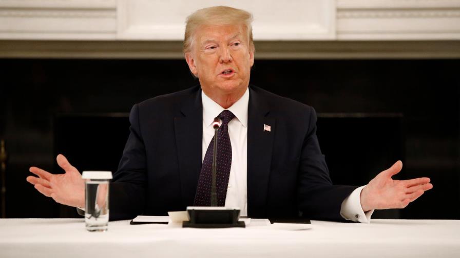 Trump alimenta sospechas sobre manifestante de 75 años agredido por policía