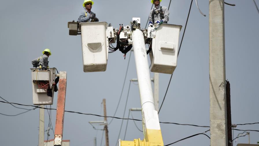 Firmas privadas manejarán la electricidad de Puerto Rico