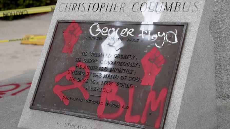 Siete detenidos en Miami tras vandalizar estatua de Colón durante protesta Siete detenidos en Miami tras vandalizar estatua de Colón durante protesta