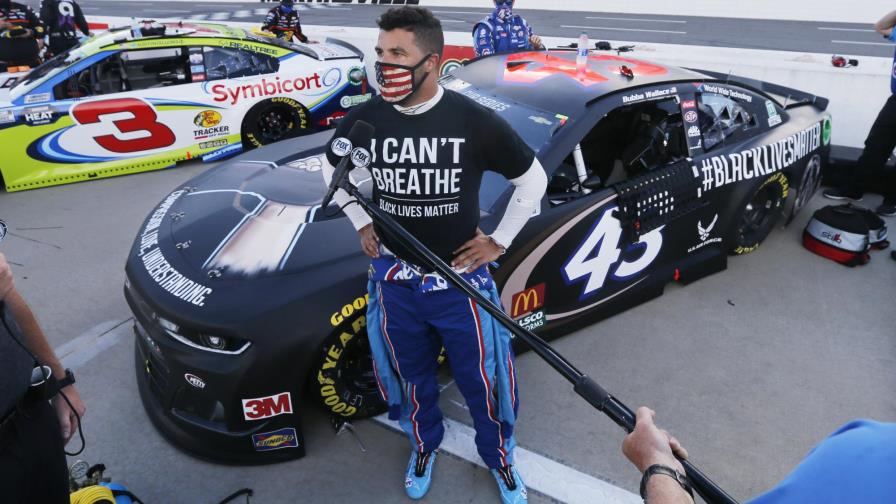 Entrevista AP: Wallace adquiere voz en la NASCAR