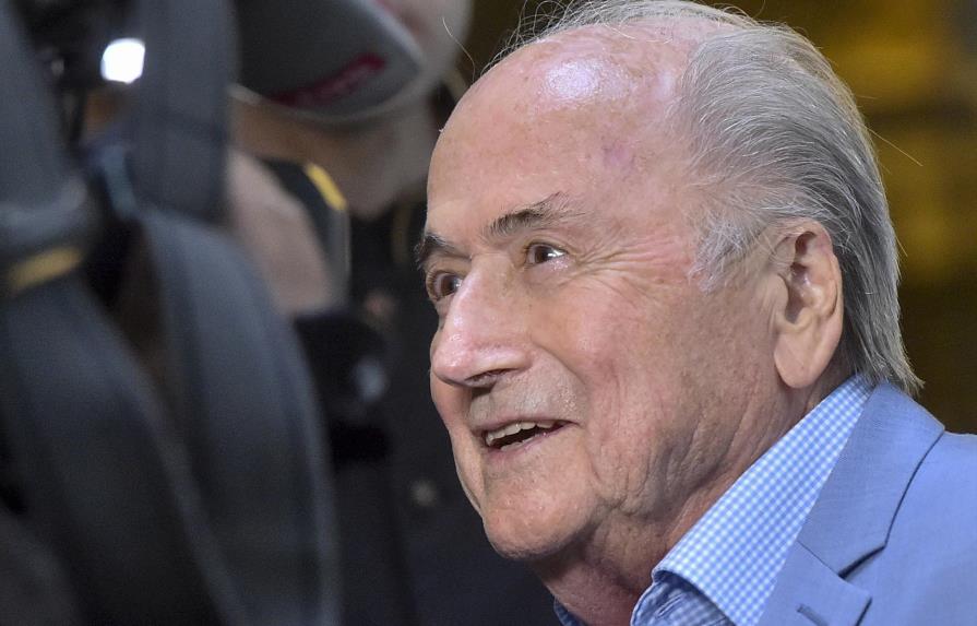 Otra vez Joseph Blatter en la mira por corrupción