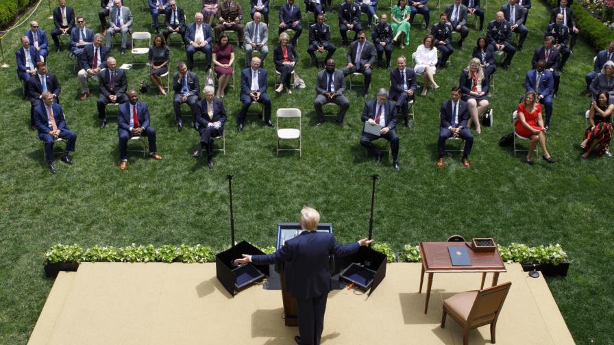 Trump alerta que disociación de economía de EEUU de China aún es una opción