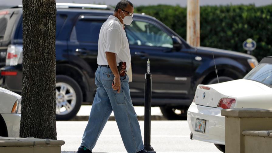 Casos de COVID-19 de latinos bajan en Florida pese a ser culpados de alza