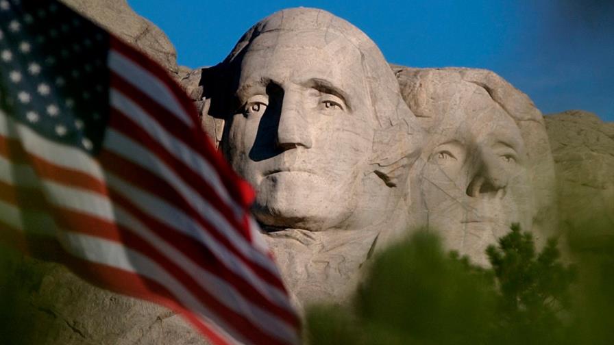 Frente a la crisis de estatuas Trump propone más estatuas