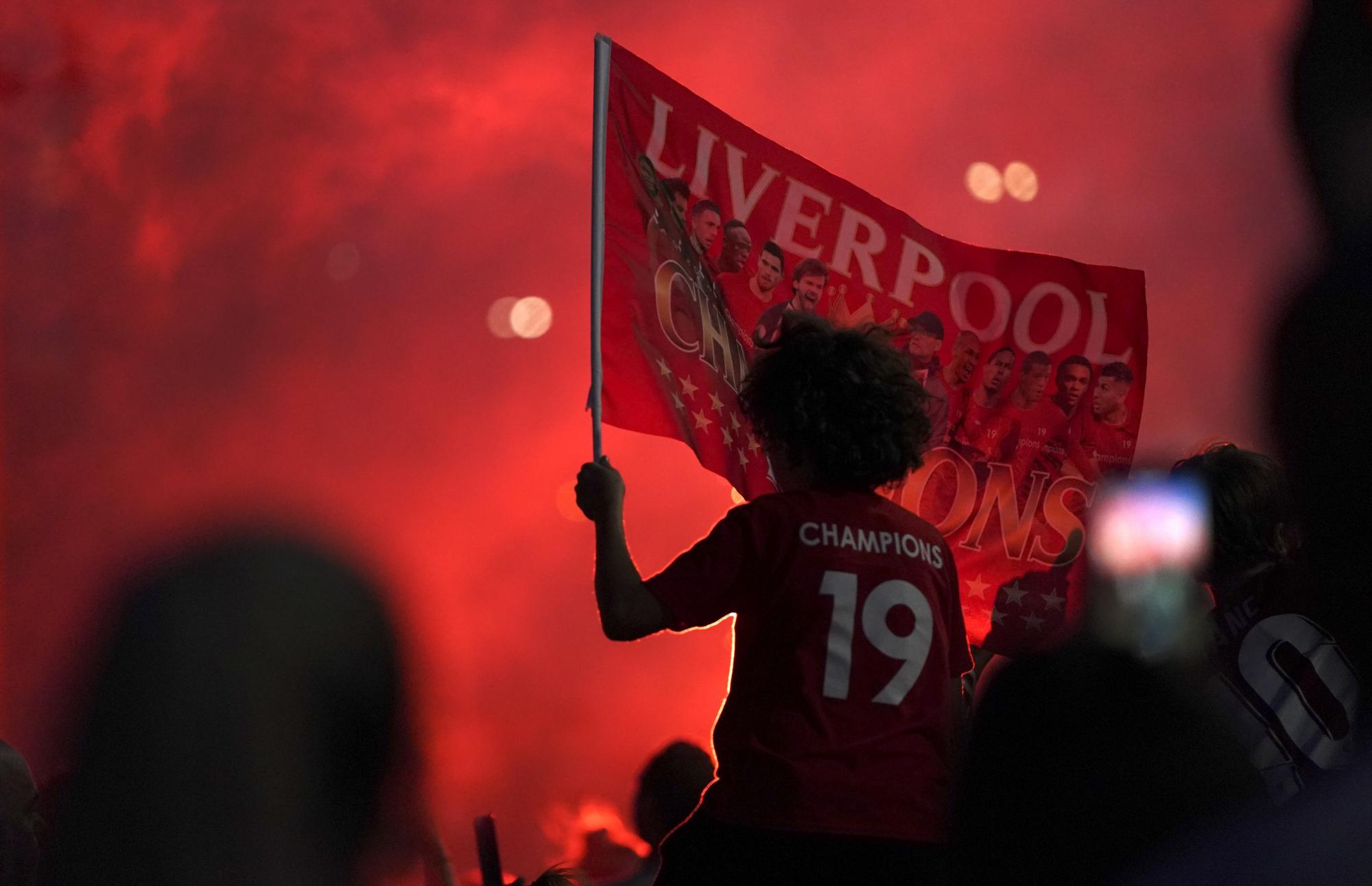 30 años no son nada: Liverpool es el nuevo monarca inglés