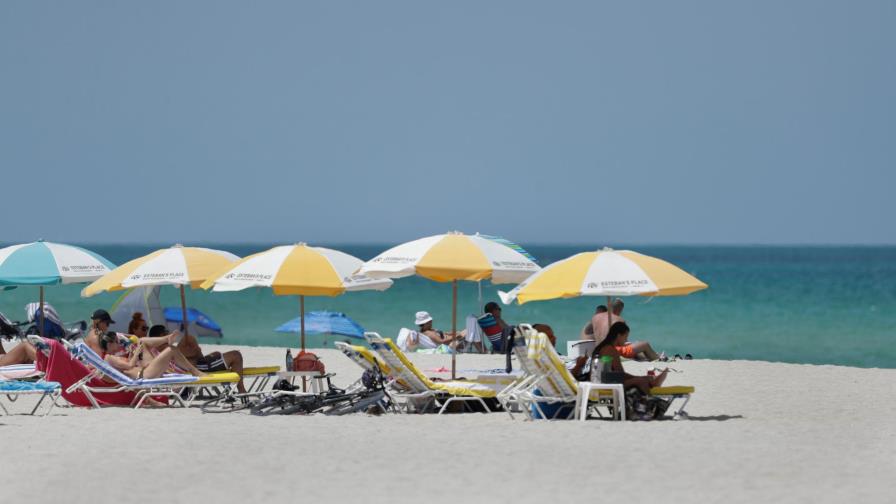 Mascarilla y distancia, un mantra para Miami-Dade