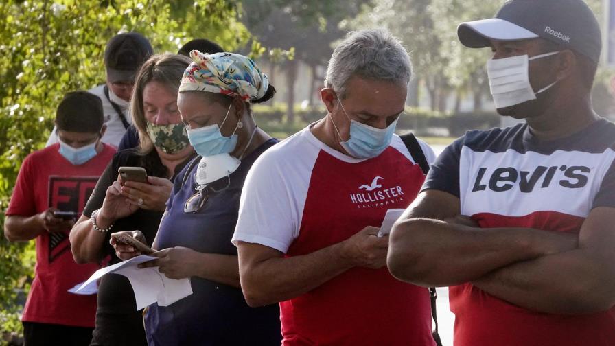 EE.UU. suma otros 1.011 fallecidos y récord de 61.790 contagios por COVID-19