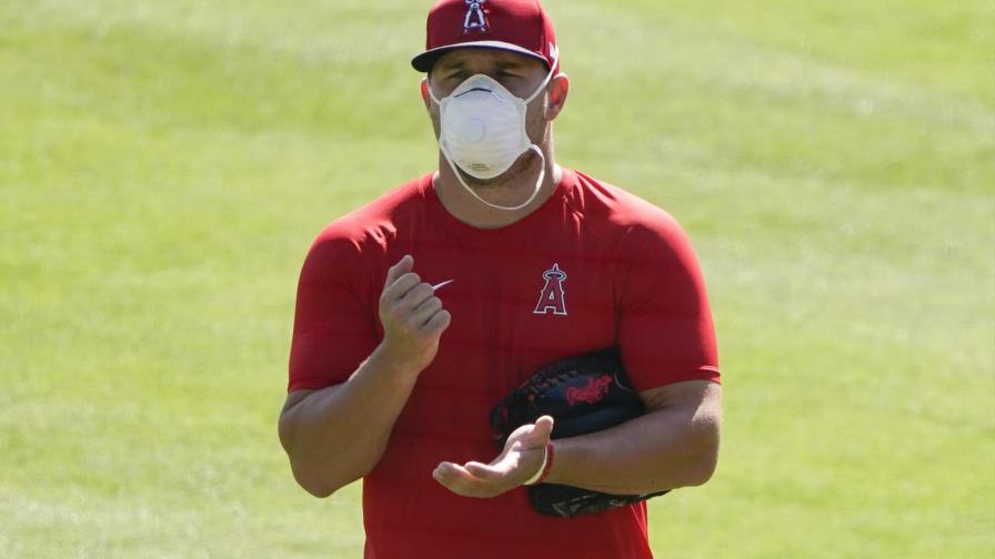 Mike Trout se presenta a entrenar, pero no está seguro de que jugará la temporada 2020