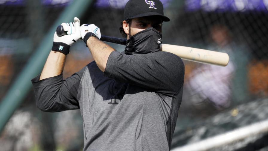 Misma historia con los Rockies: Buen bateo, débil pitcheo