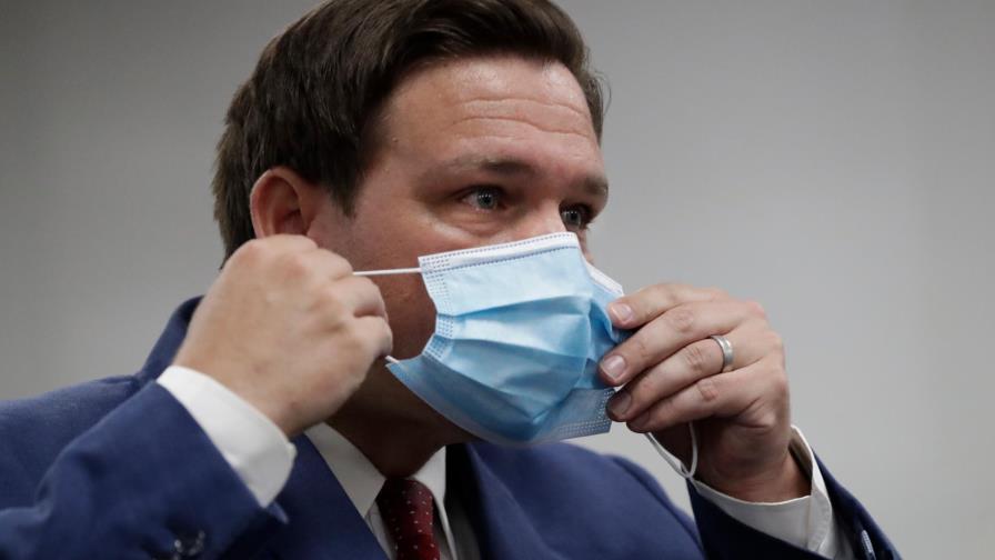Maestros demandan a autoridades de Florida por plan para reabrir escuelas pese a pandemia