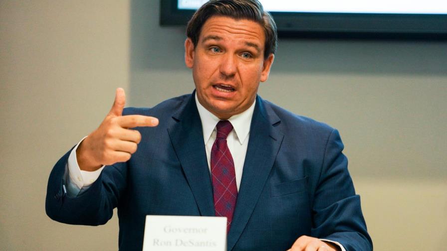 Demandan a gobernador de Florida por orden de reabrir escuelas en la pandemia